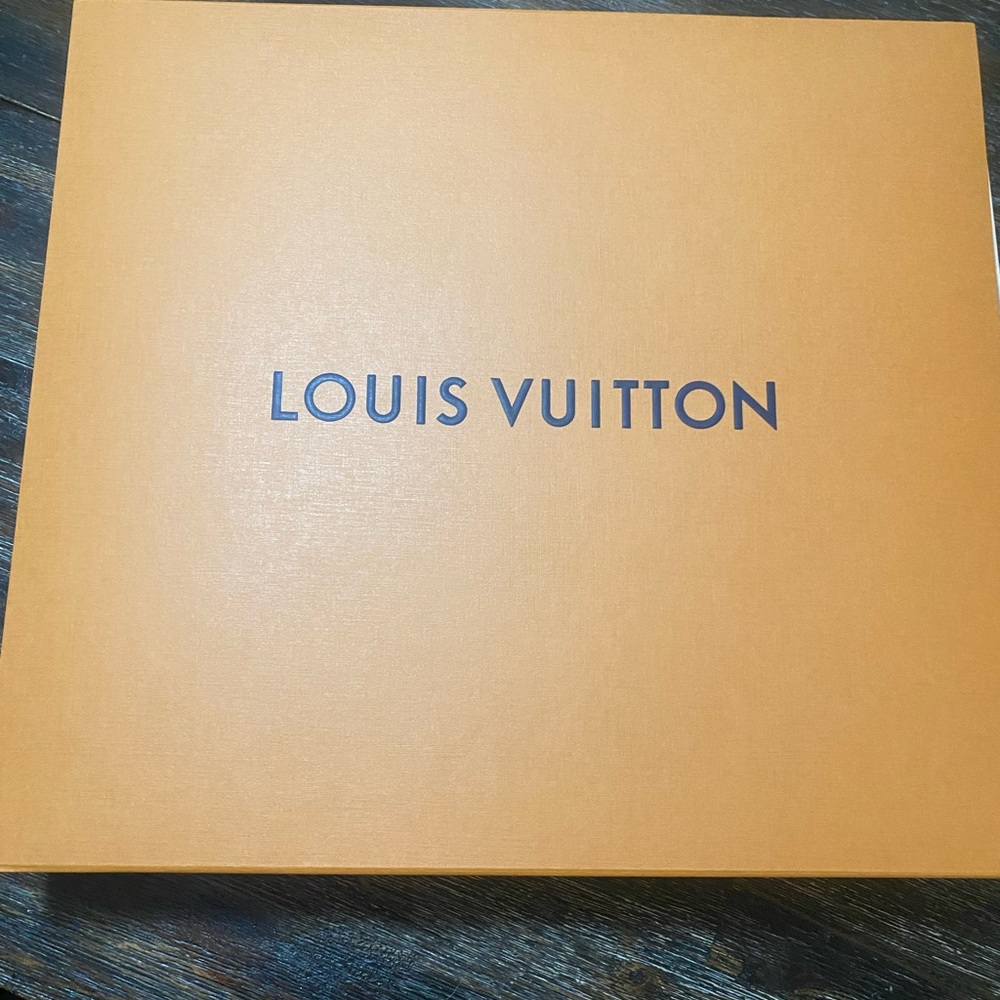 Auth LV box and ribbon that came with Neverfull GM